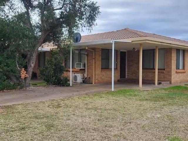 Rental! 2 BR 4/30 Cunningham Street, Dubbo Apartment for rent.