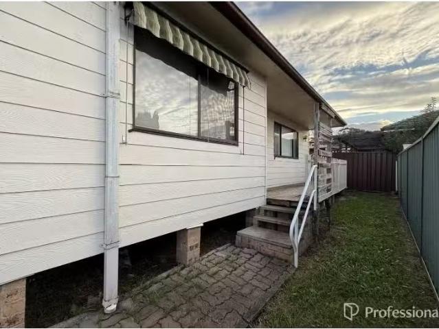Cozy 2 BR 44A Holland Crescent, Casula House for rent Listed.