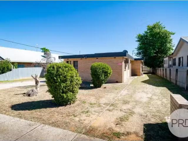 Unique 2 BR 4/5 Charleville Rd, Turvey Park Apartment for rent.