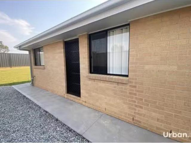 For Rent! 2 BR 45a Footwall Drive, Gillieston Heights Apartmen.