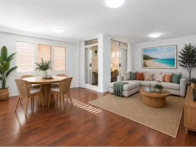 Nice 2 BR 4/7 11 Collaroy Street, Collaroy Apartment for rent.