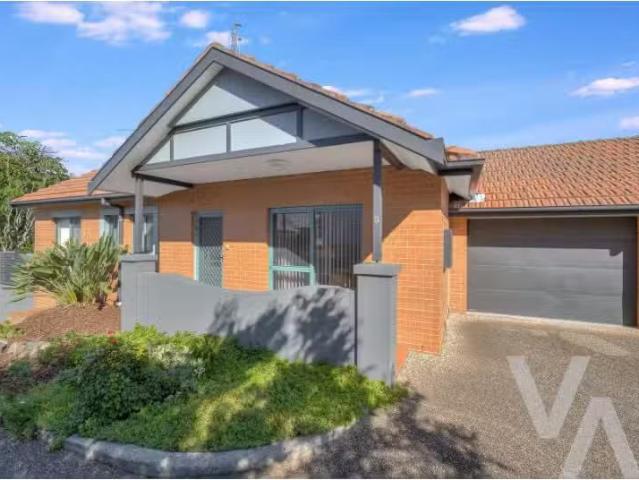Rental! 2 BR 5/15 Watkins Street, The Junction Apartment for r.