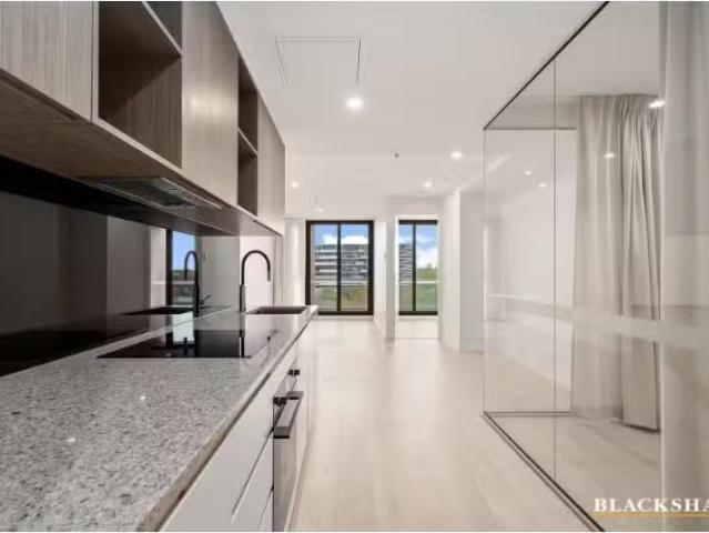 Rental! 2 BR 527/61 Cooyong Street, Braddon Apartment for rent.