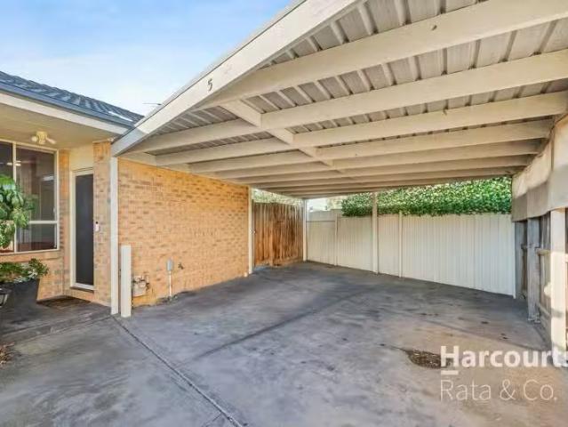 Cheap 2 BR 5/23 Midholm Court, Thomastown, VIC 3074 Unit for.
