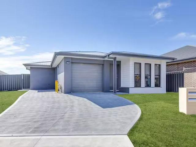 Charming 2 BR 52A Clinton Way, HAMLYN TERRACE Townhouse for re.