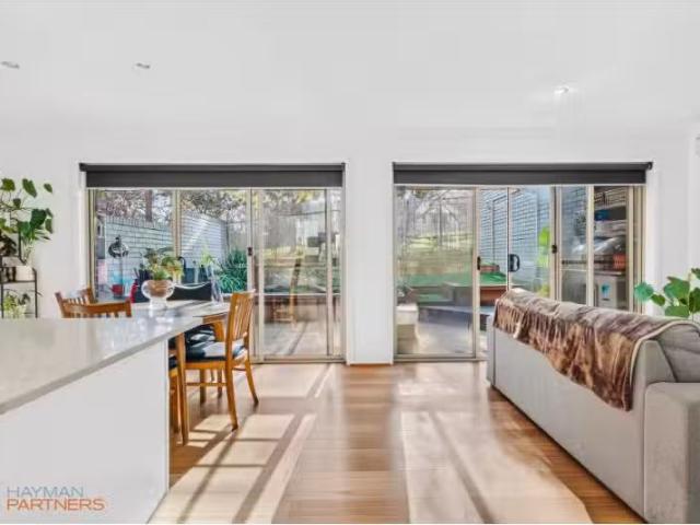 Just in! 2 BR 5/37 Ainsworth Street, Mawson Apartment for rent.