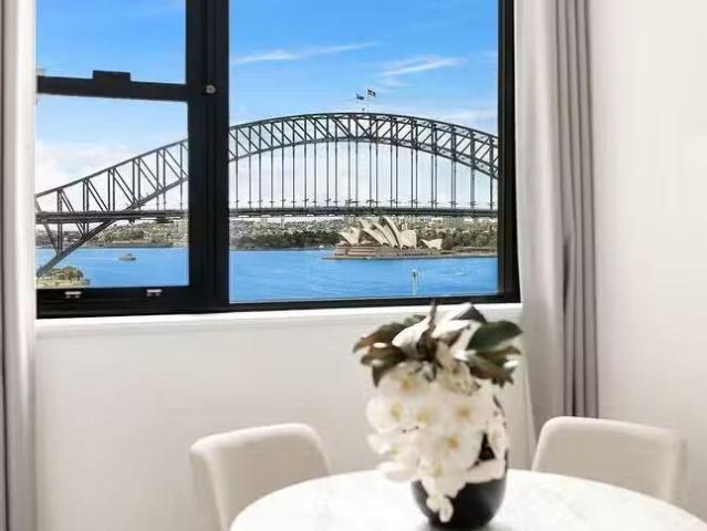Nice 2 BR 56/21 East Crescent Street, Mcmahons Point, NSW 2060