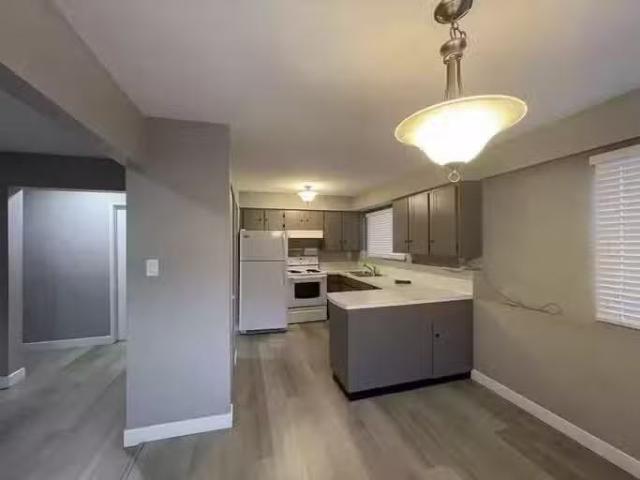 Cheap 2 BR 58998803 112 Debeck St