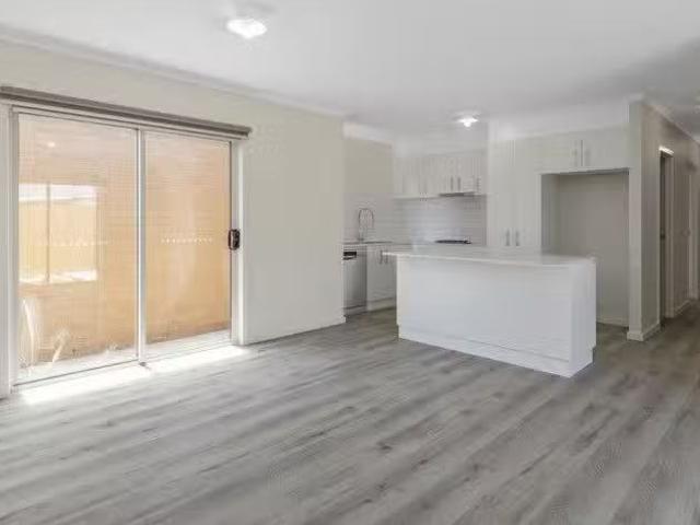 For Rent! 2 BR 59 Iona Street, Norlane, VIC 3214 Townhouse f.