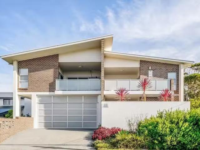Cheap 2 BR 6/30 Peterborough Avenue, Lake Illawarra, NSW 2528.