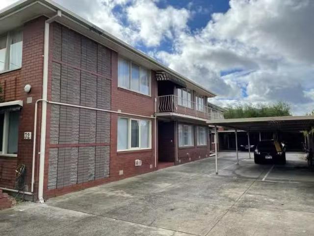 Unique 2 BR 6/32 Shepparson Avenue, Carnegie VIC 3163 Apartm.