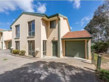 Nice 2 BR 6/4 Riley Close, Ngunnawal Townhouse for rent Liste.