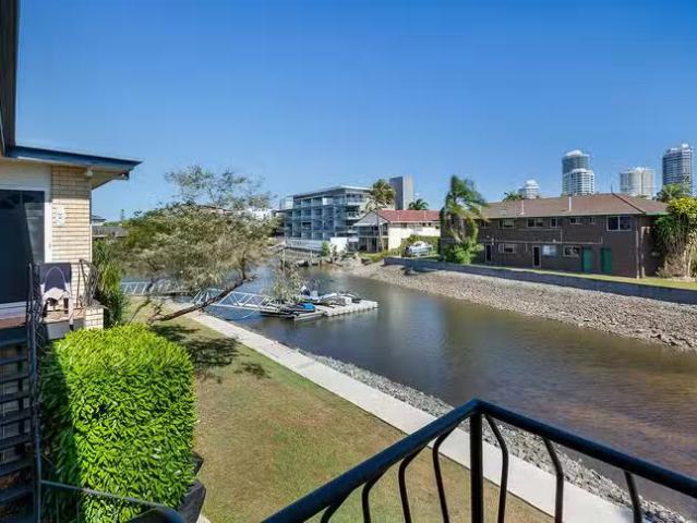 Unique 2 BR 6/73 Bayview Street, Runaway Bay, QLD 4216