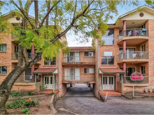 Deal! 2 BR 7/221 223 Dunmore Street, Pendle Hill Apartment for.