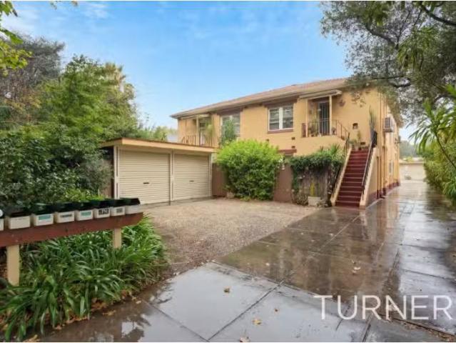 Unique 2 BR 7/3 Victoria Street, Goodwood Apartment for rent.