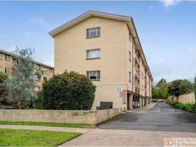 Unique 2 BR 7/52 Trinculo Place, Queanbeyan Apartment for rent.