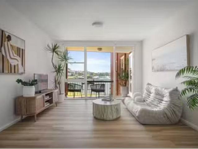 Unique 2 BR 8/19 Clare Street, Sylvania Apartment for rent Li.