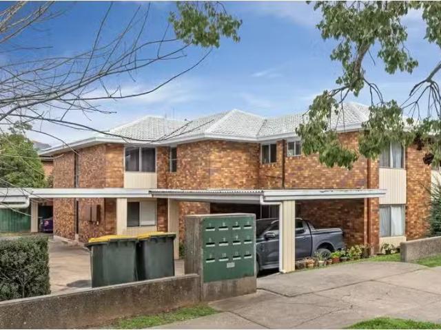 Unique 2 BR 8/124 Brisbane Street, TAMWORTH Apartment for rent.