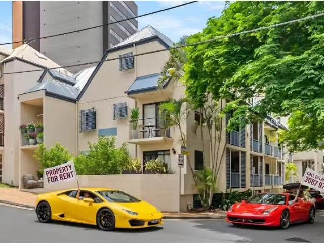 Unique 2 BR 8/85 Berry Street, SPRING HILL Apartment for rent.