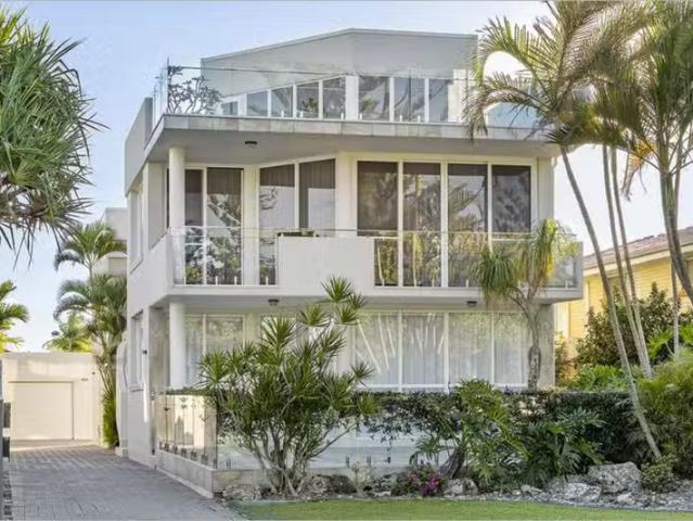 Cozy 2 BR 88 The Esplanade, Paradise Point, QLD 4216 Apartme.