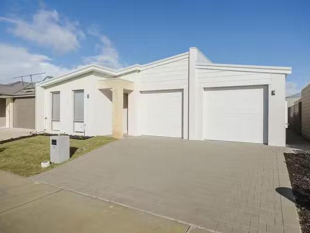 Charming 2 BR 8B Petronas Parkway, Yanchep, WA 6035