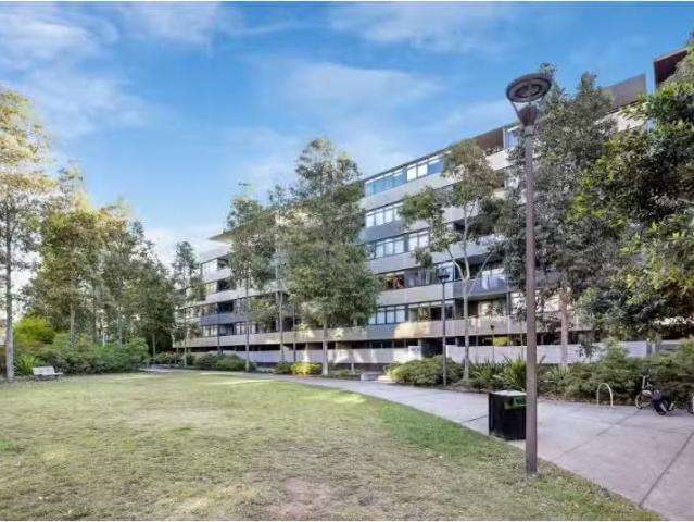 Just in! 2 BR 94/2 Coulson Street, Erskineville Apartment for.