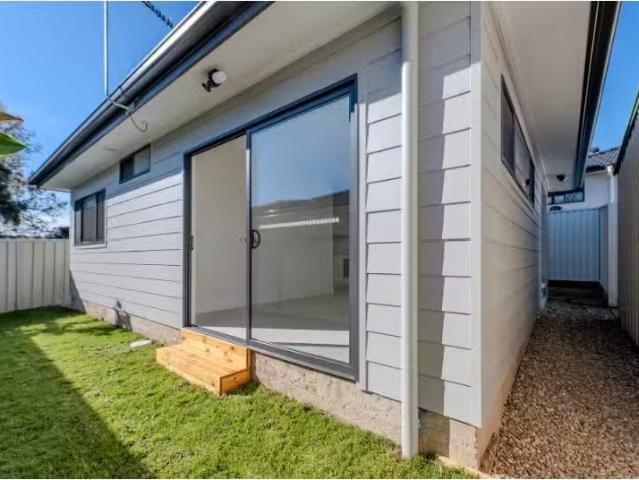 Charming 2 BR A/11 Lyn Circuit, Jamisontown House for rent Li.
