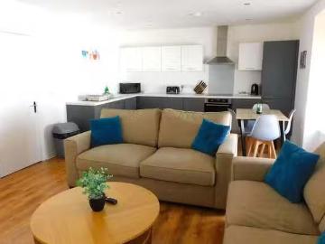 Just in! 2 BR Bannatyne Street