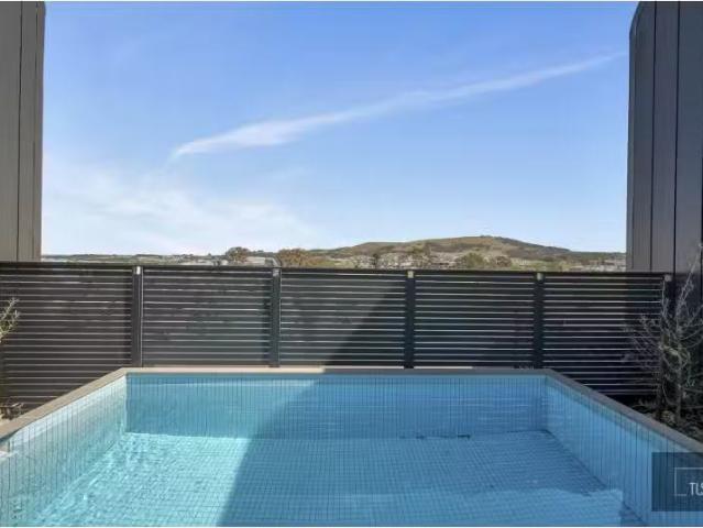 Nice 2 BR G12/181 Sutherland Cres, Taylor Apartment for rent.