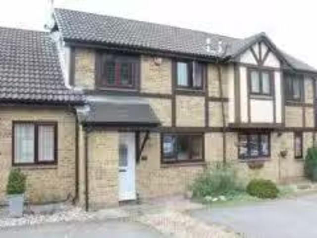 Just in! 2 BR Property & Houses to Rent: Morley Close, Yateley
