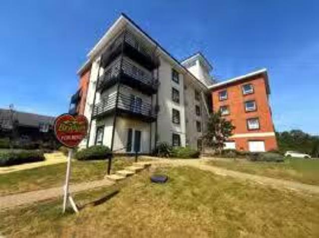 Charming 2 BR Property & Houses to Rent: Webster Close, Brackn.