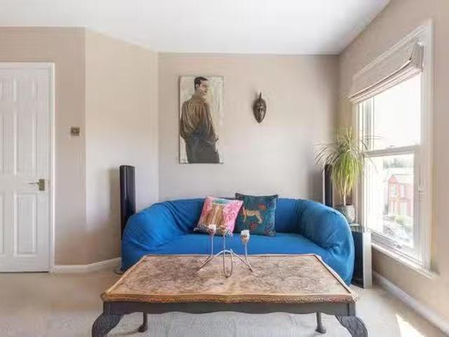 Just in! 2 BR Rosendale Road