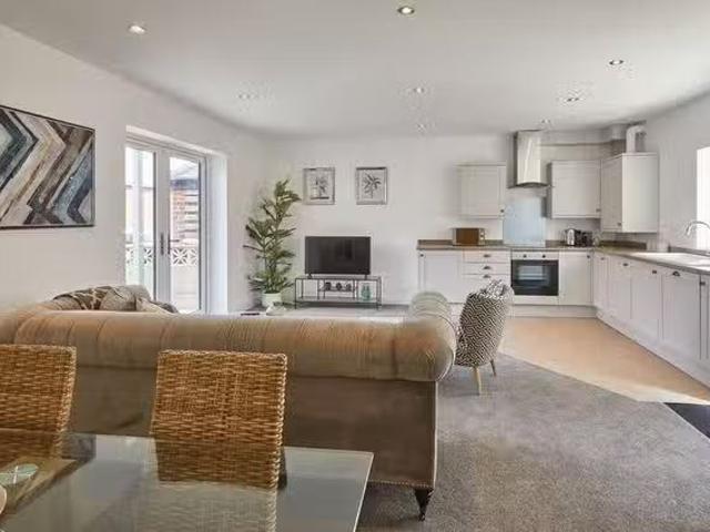 Rental! 2 BR Welton Court