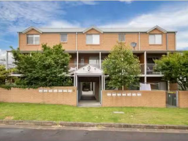 Deal! 2 BR Unit 4/6 8 Goodwin Street, JESMOND Townhouse for re.