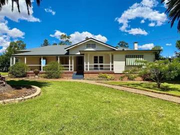 Nice 2 Bradman Street, Cootamundra, NSW 2590