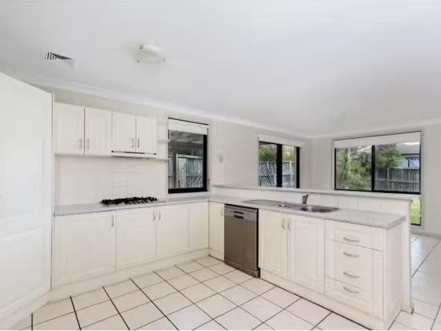 Just in! 2 Darren Court, Glenwood House for rent Listed by Gu.