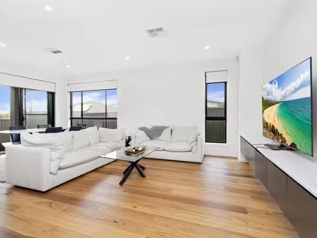 Deal! 2 Fairy Wren Close, Calderwood, NSW 2527 House for Rent