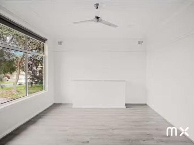 Nice 2 Somerville Street, Bulli House for rent Listed by Mia.