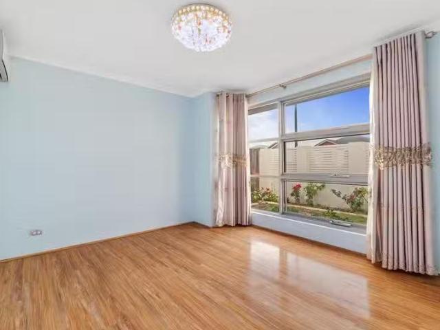 Deal! 2 Powlett Link, Ellenbrook, WA 6069