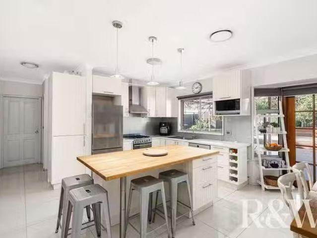 Deal! 2 Pyramus Place, St Clair, NSW 2759