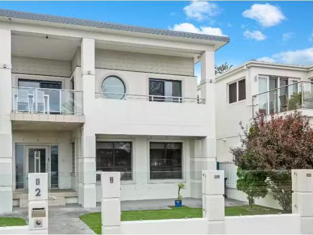 Just in! 2 The Grand Parade, Brighton Le Sands House for rent.