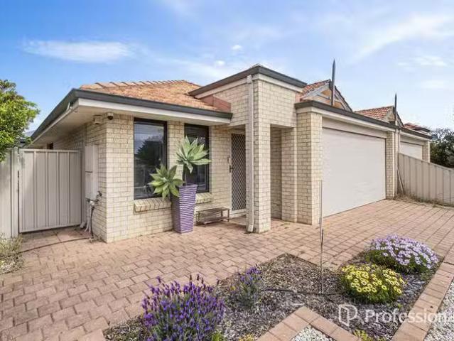 Cozy 2A Mckleery Street, Kardinya, WA 6163