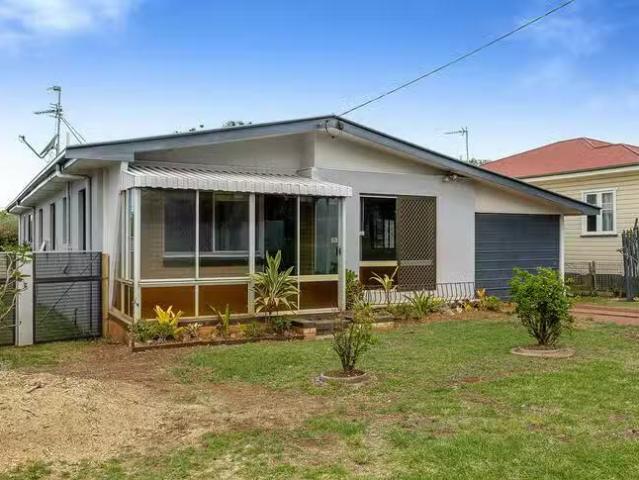 For Rent! 2A Newmarket Street, Newtown, QLD 4350