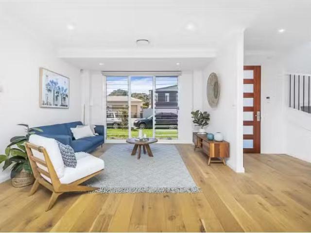 Unique 2A Cochrane Road, Thirroul House for rent Listed by Am.