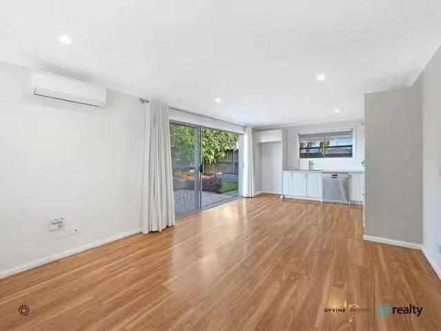 Charming 2A Lakeside Drive, Kanahooka, NSW 2530