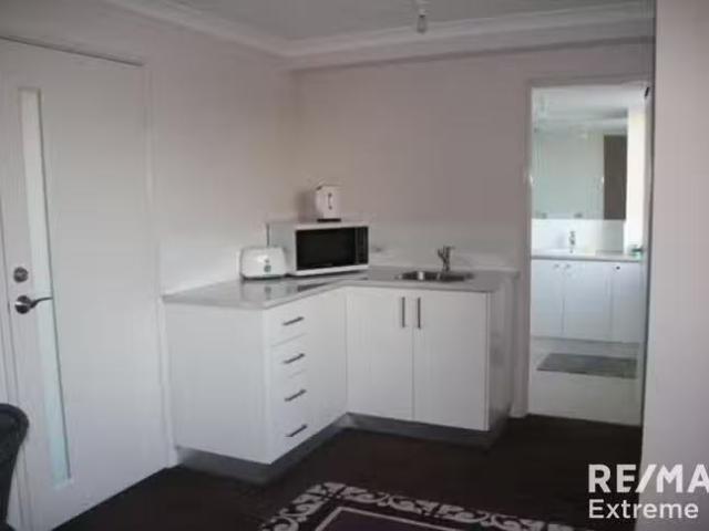 Deal! 2B/2 Bouvard Walk, Clarkson, WA 6030