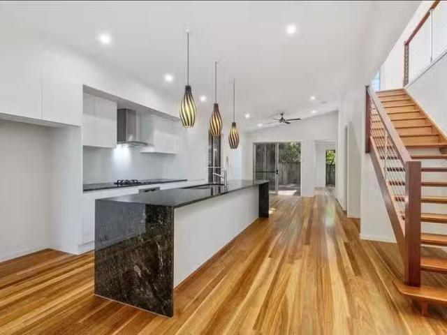 Deal! 34 North Beach Place, Mudjimba, QLD 4564