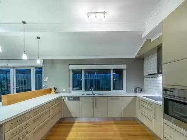 Nice 34 Bacchante Circle, Ocean Reef, WA 6027