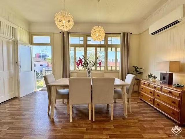 Just in! 34 Bromley Street, Kangaroo Point, QLD 4169