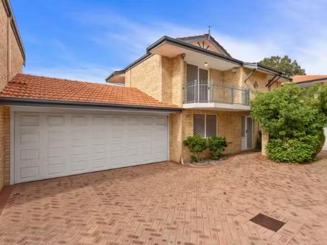 Nice 3/4 Gladstone Avenue, SOUTH PERTH Townhouse for rent Lis.